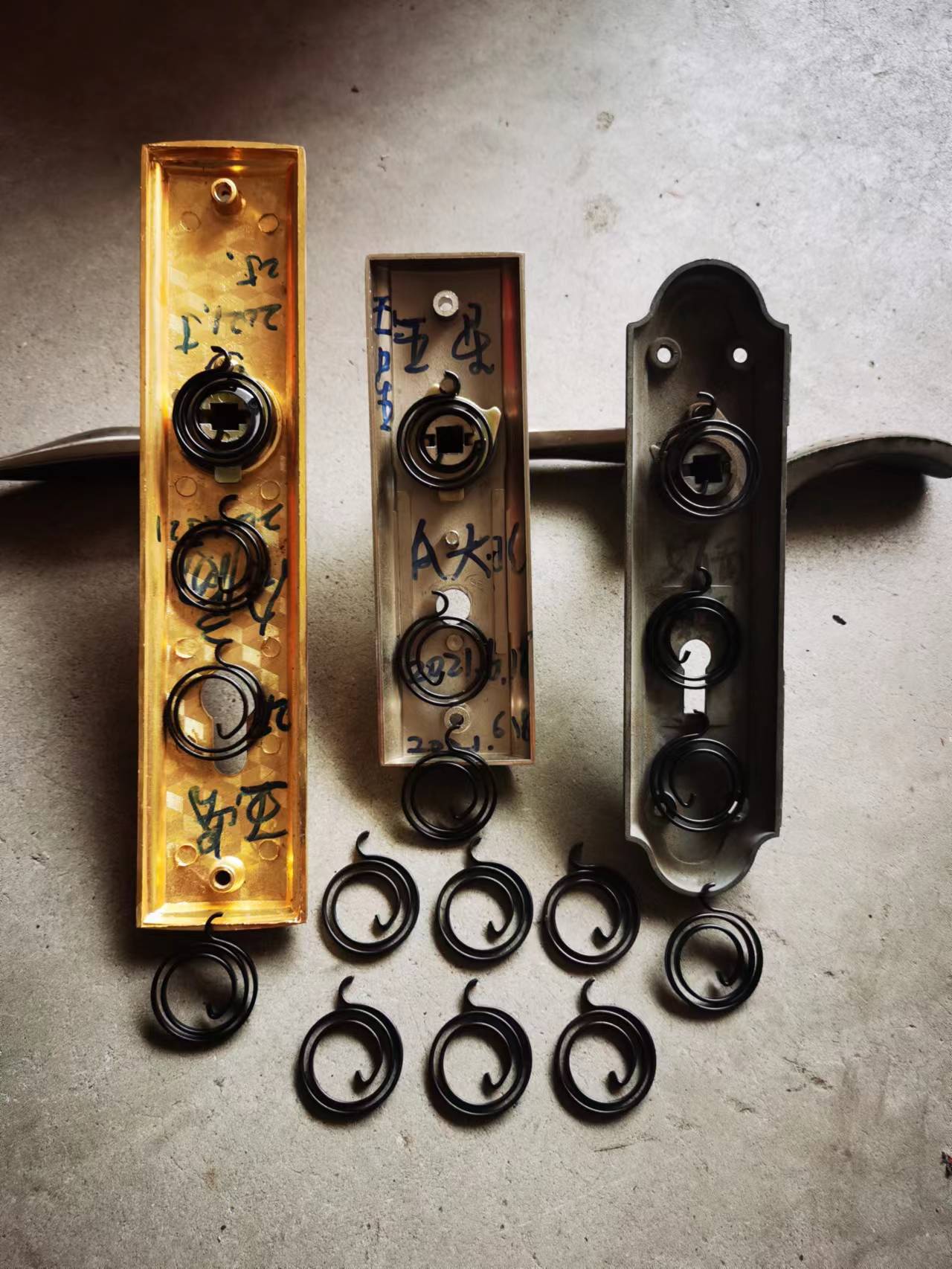 直供各式各样智能门锁修复弹簧,使用可达20万次,把手复位钮簧等