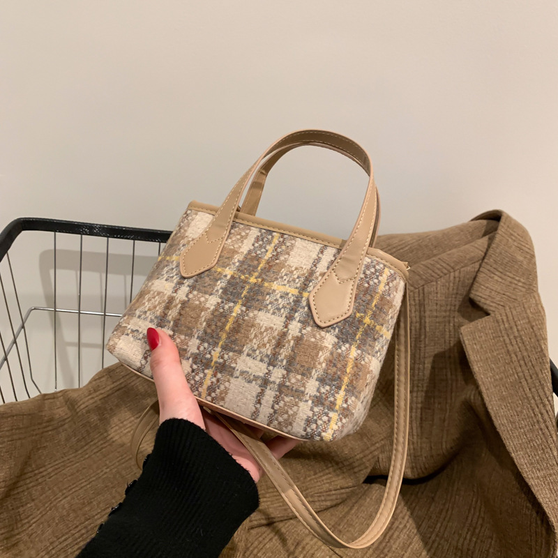 Western Style Shoulder Bag Simple Fashion Handbag for Women 2022 New Plaid Autumn and Winter Temperament Leisure Crossbody Small Square Bag