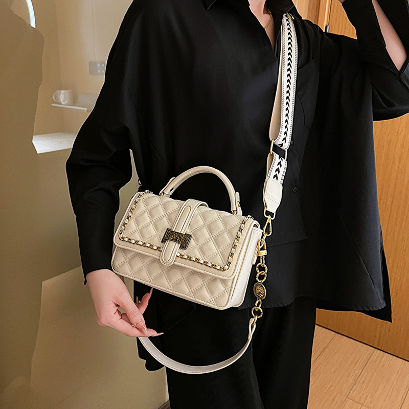 Spring Bag Women's 2023 New Popular Messenger Bag This Year Niche Advanced Texture Handbag Shoulder Bag