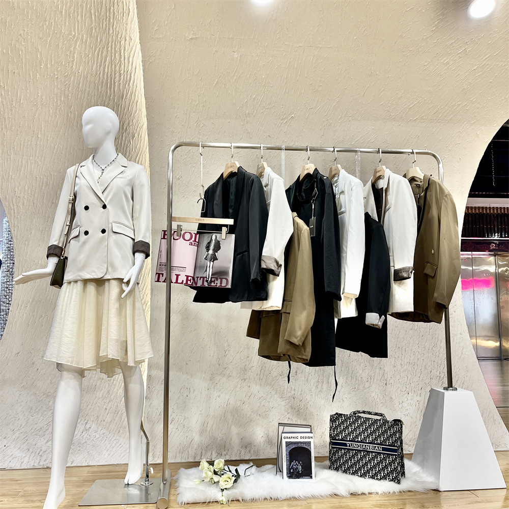 mili时装周大牌风衣外套女装批发货源 品牌折扣女装尾货清仓走份