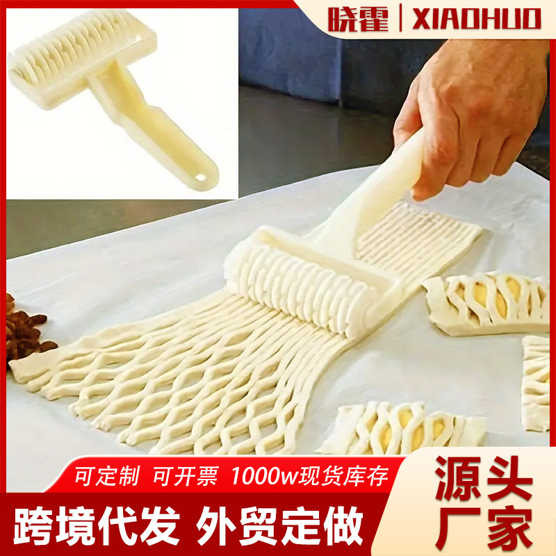 跨境烘焙厨房小工具塑料披萨切刀拉网刀大号小号披萨拉丝滚刀