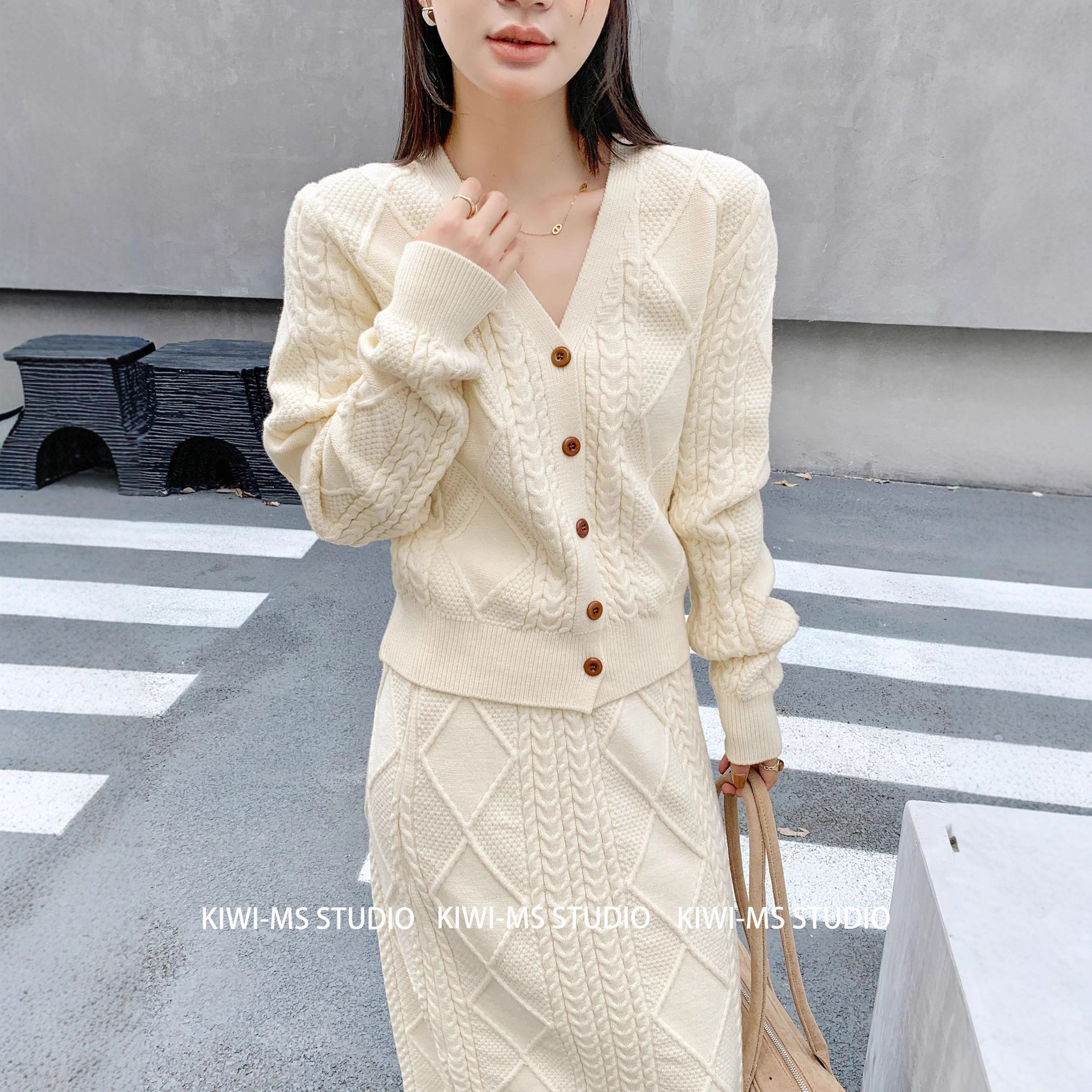 韩系重工麻花毛衣开衫+半身长裙两件套女秋冬新款显瘦针织套装厚