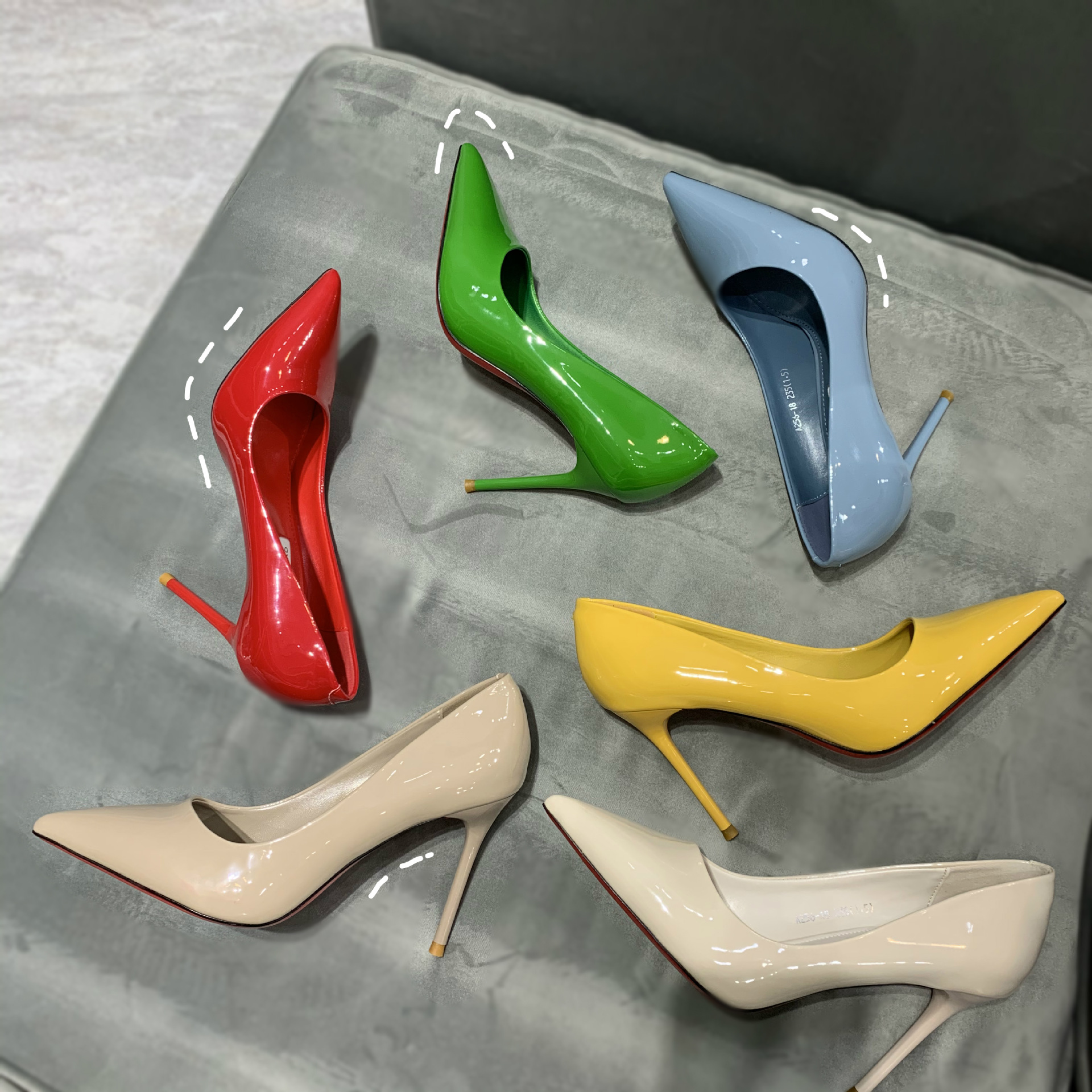 红底尖头单鞋女2021新款韩版裸色高跟鞋女糖果色漆皮白色浅口细跟