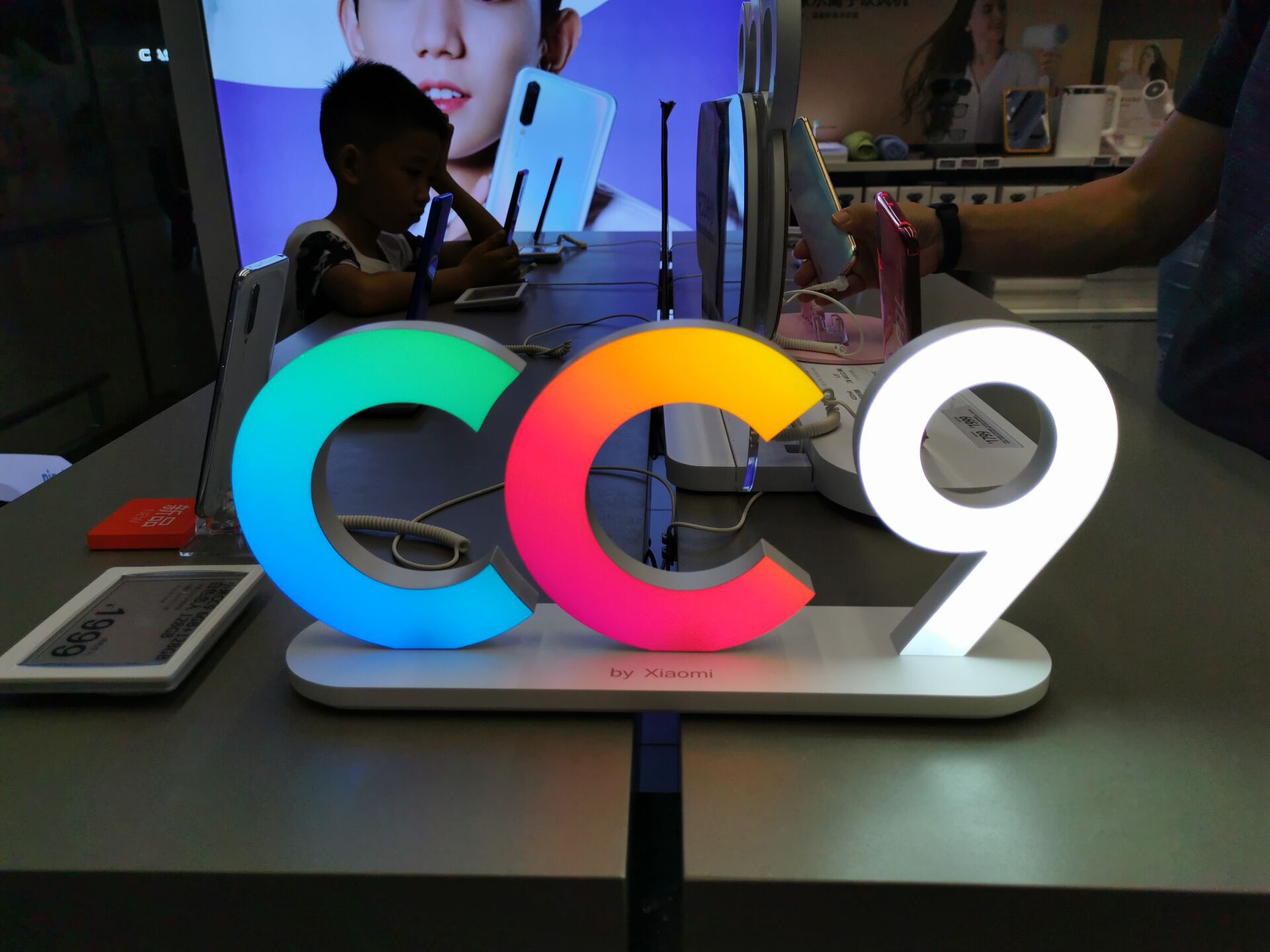 工厂直销定做亚克力招牌发光字无边led灯广告牌迷你桌面台式灯箱