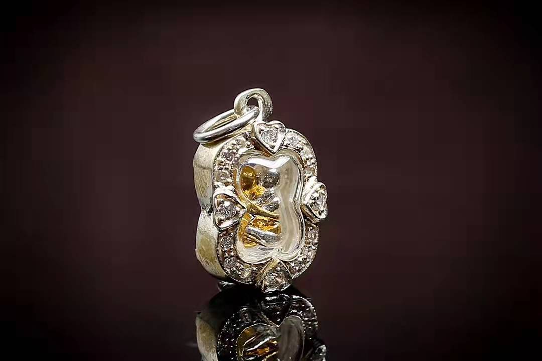 泰国佛牌 龙婆颂迫 燕通