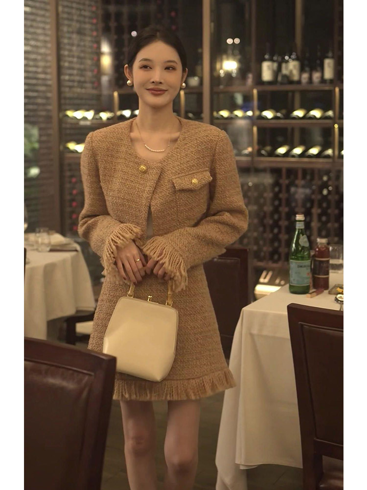 高级感早秋时尚小洋装气质名媛小香风棕色流苏外套短裙两件套装女