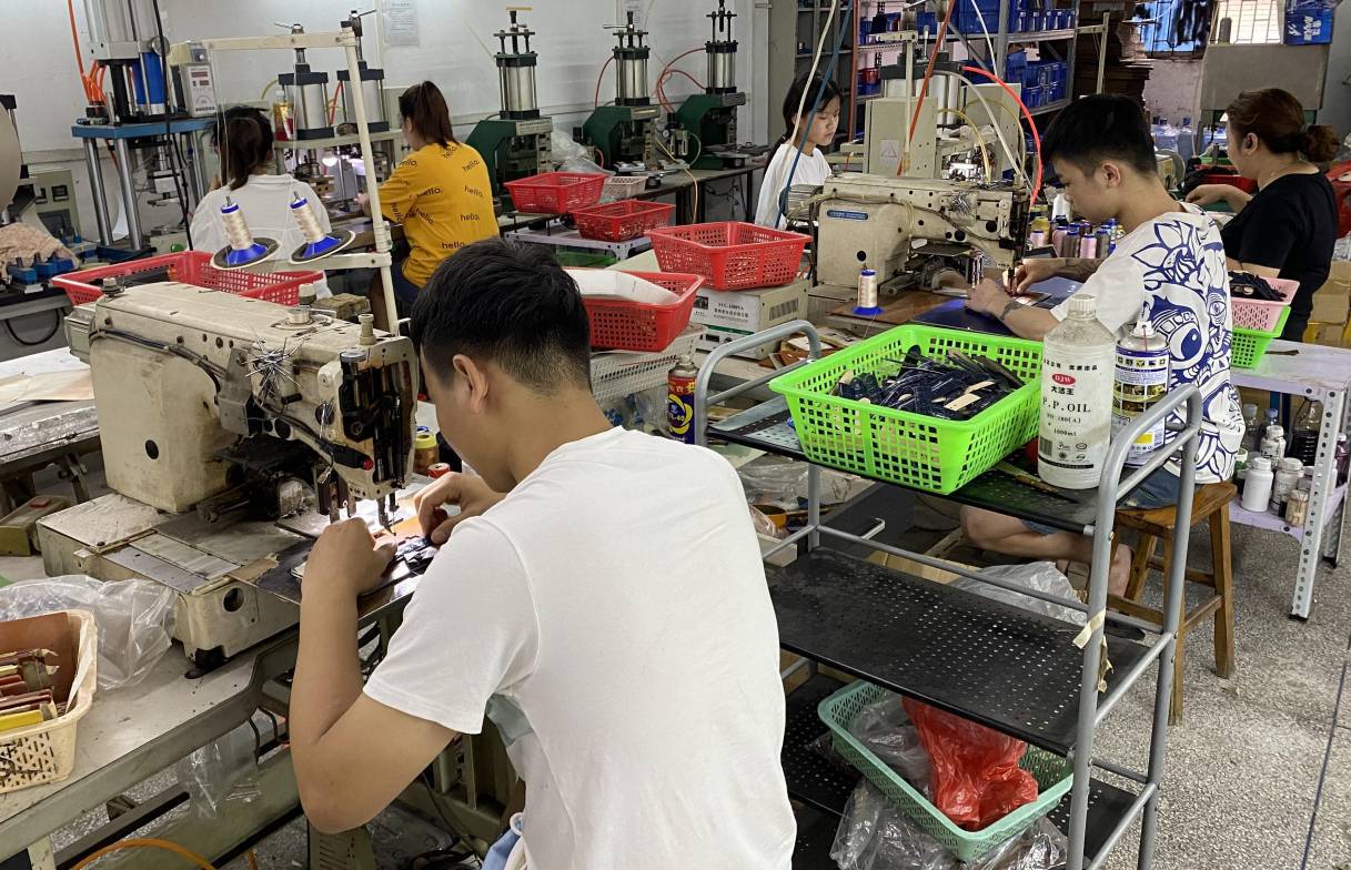 表带工厂定制金属表带真皮表带跨境热卖款表带logo