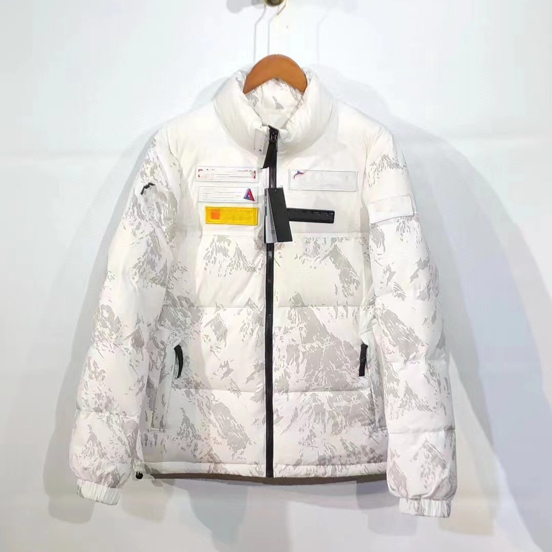 23年冬季运动潮牌灰鹅绒雪山印花立领拉链徽章短款羽绒服男女同款