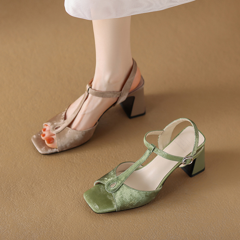 夏季新款t字带凉鞋女方头优雅复古新中式高跟鞋粗高跟搭扣女鞋