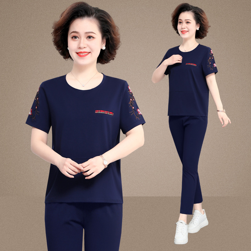 中年妈妈夏装短袖t恤洋气刺绣两件套2021新款中老年运动套装女夏