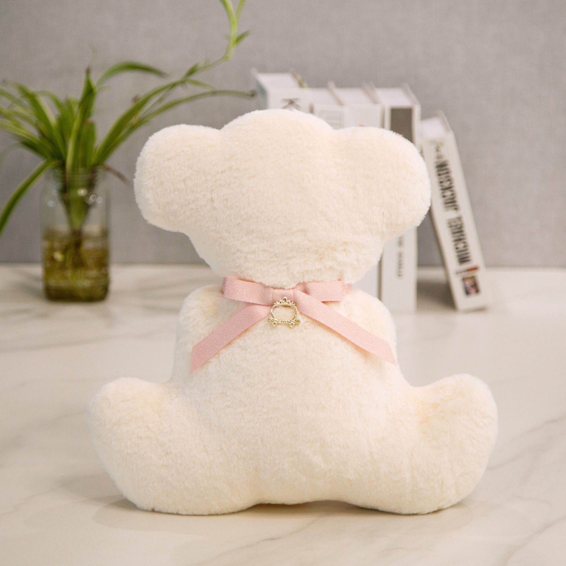 定制新款热销可爱丝带泰迪熊抱枕背影熊情人节礼物玩偶