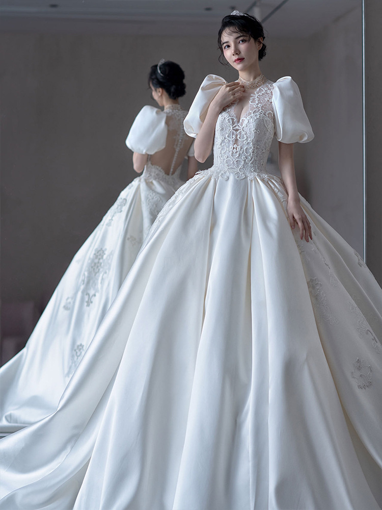 缎面婚纱2021秋季新款新娘法式复古宫廷风大拖尾泡泡袖婚纱