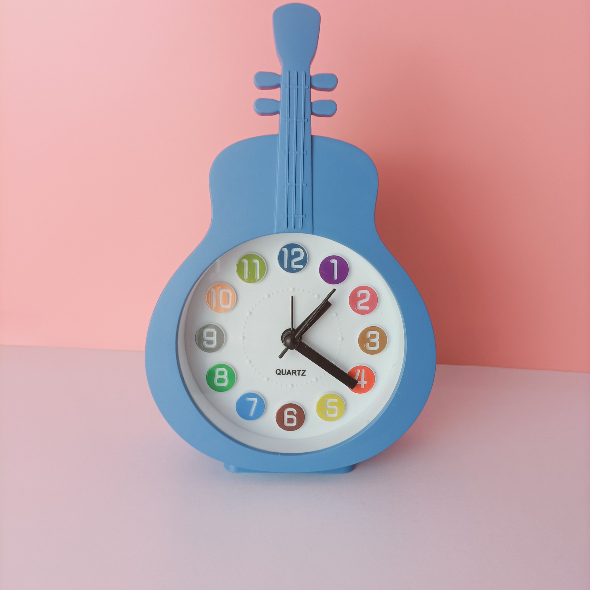 简约风格迷你小钟表小清新闹钟创意居家办公室台钟桌面吉他学生