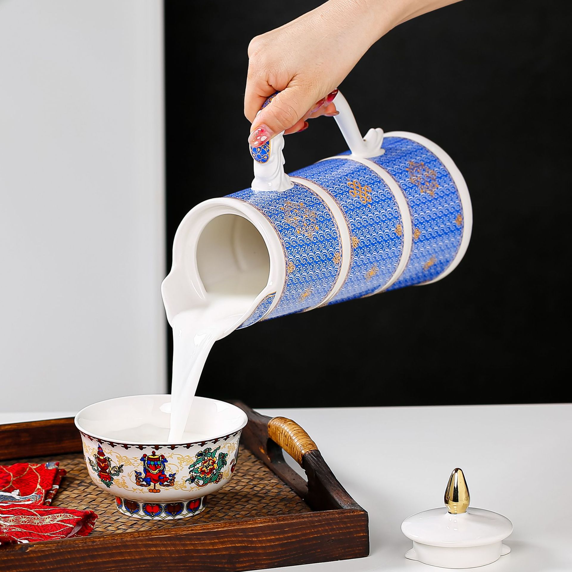 包邮跨境陶瓷蒙古民族风陶瓷壶 蒙古特色图案奶茶壶送礼佳品