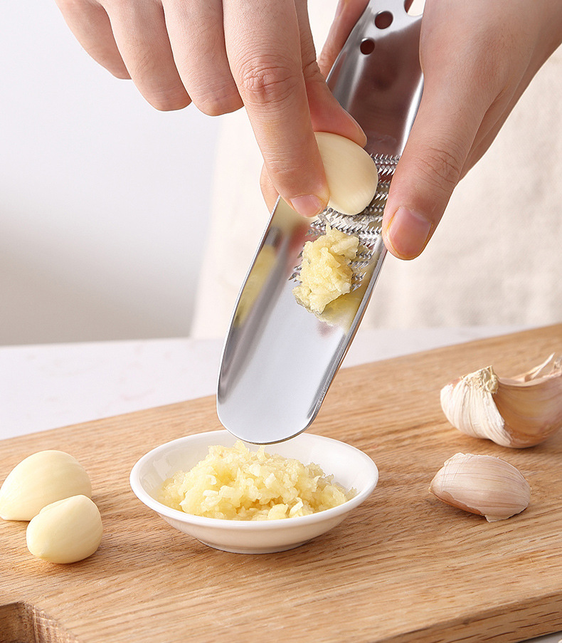 家用不锈钢磨姜器蒜泥碎刨姜研磨蒜器多用手动山葵磨板厨房小工具