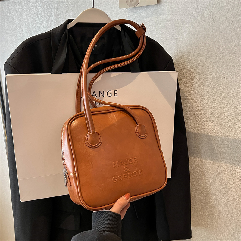 Foreign Trade Retro Large Capacity Bag for Women 2023 New Spring and Summer Minority All-Match Texture Shoulder Commuter Bag