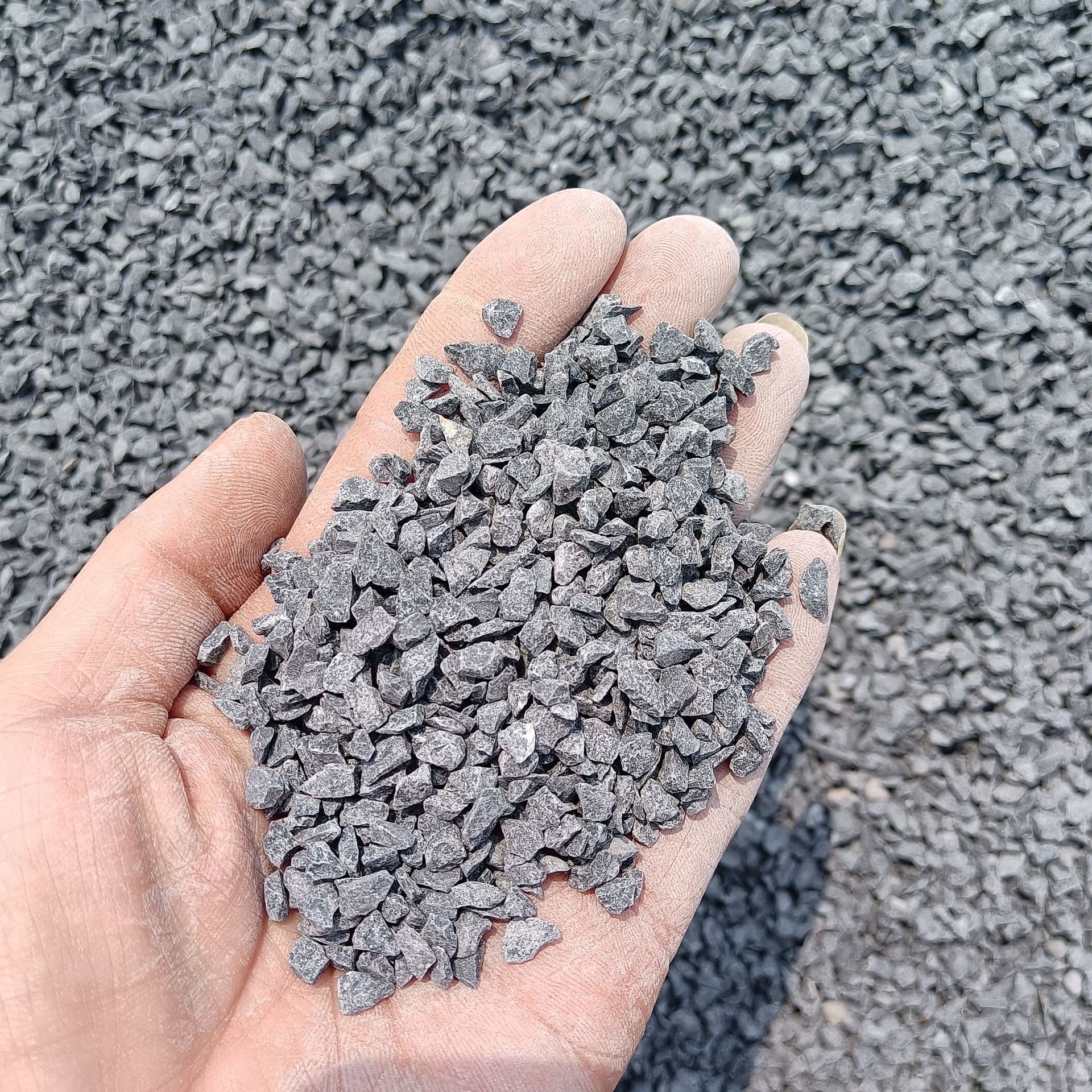 长期供应五色碎石多色碎石多色石子多种规格一吨起批