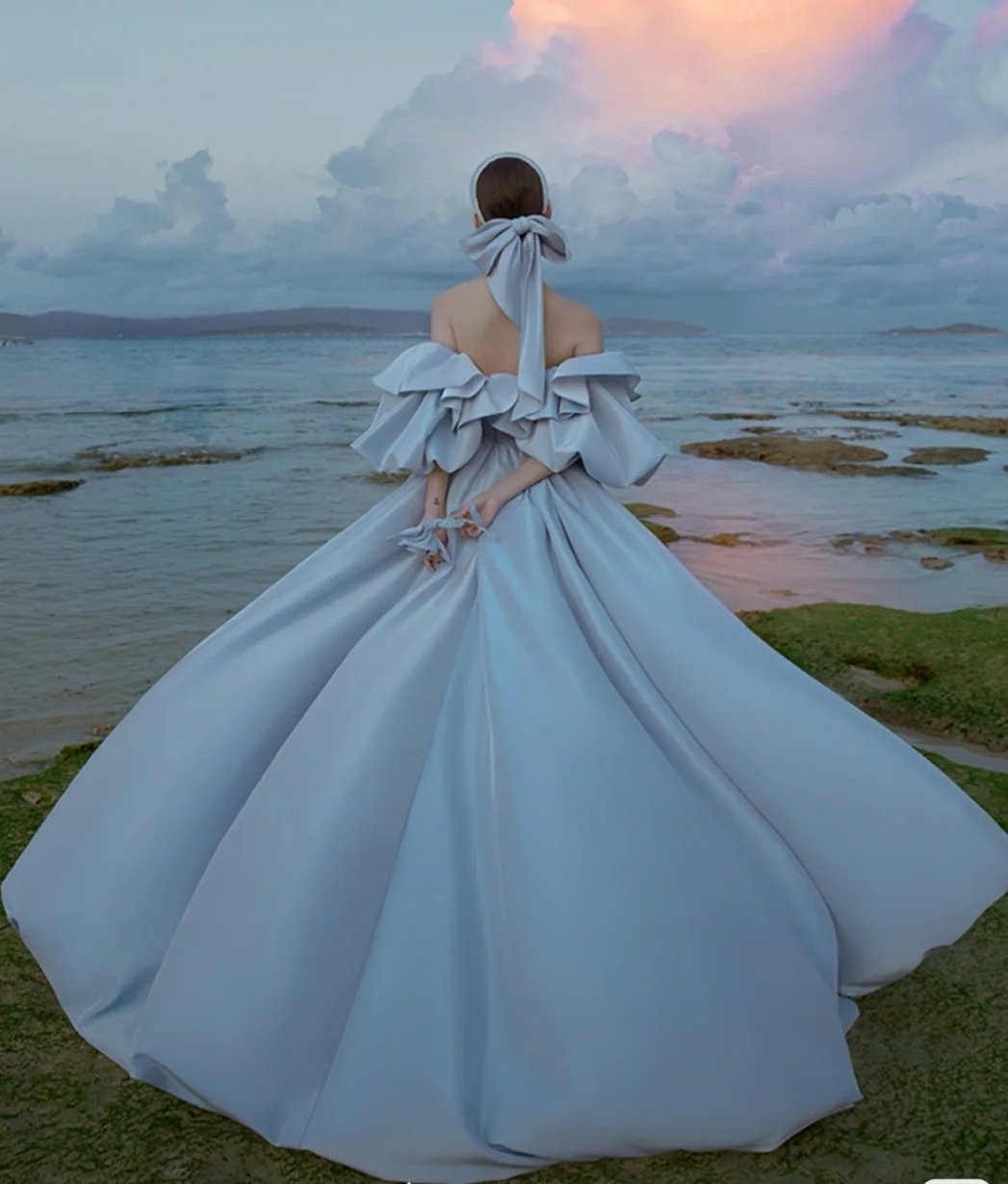 影楼主题服装旅拍海边沙滩拖尾婚纱情侣写真蓝色缎面拍照摄影礼服