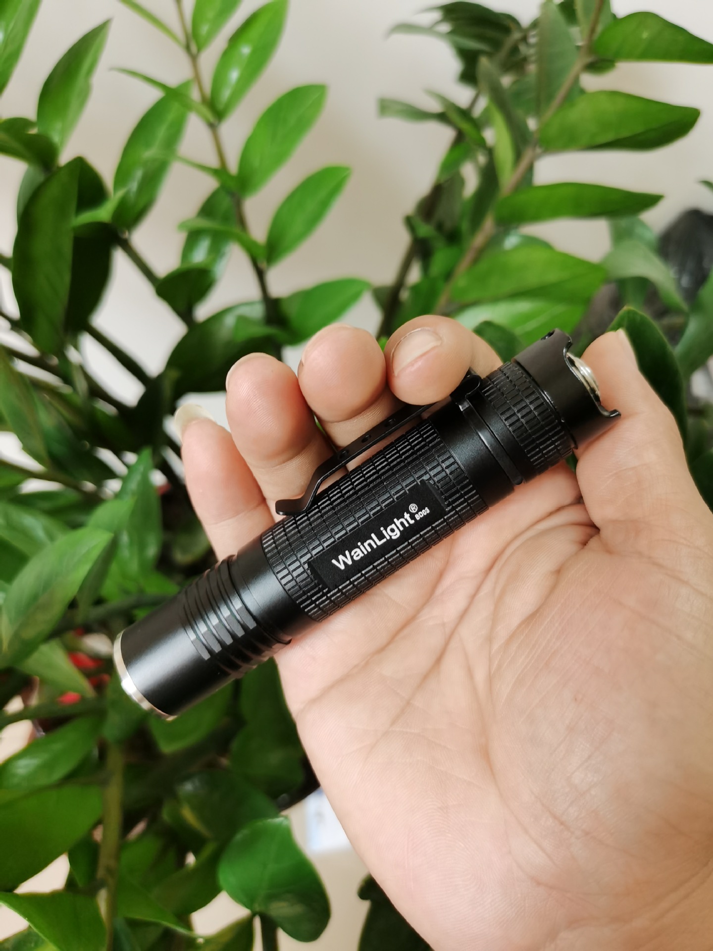 厂家直销新款高亮度led强光手电筒铝合金手电筒户外防水手电筒