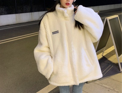 白色毛绒外套冬季女装图片