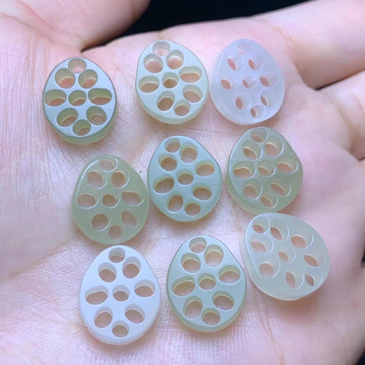 和田玉青海料藕片小配饰吊坠 品质如图 料子细润 无杂裂 工厂批发