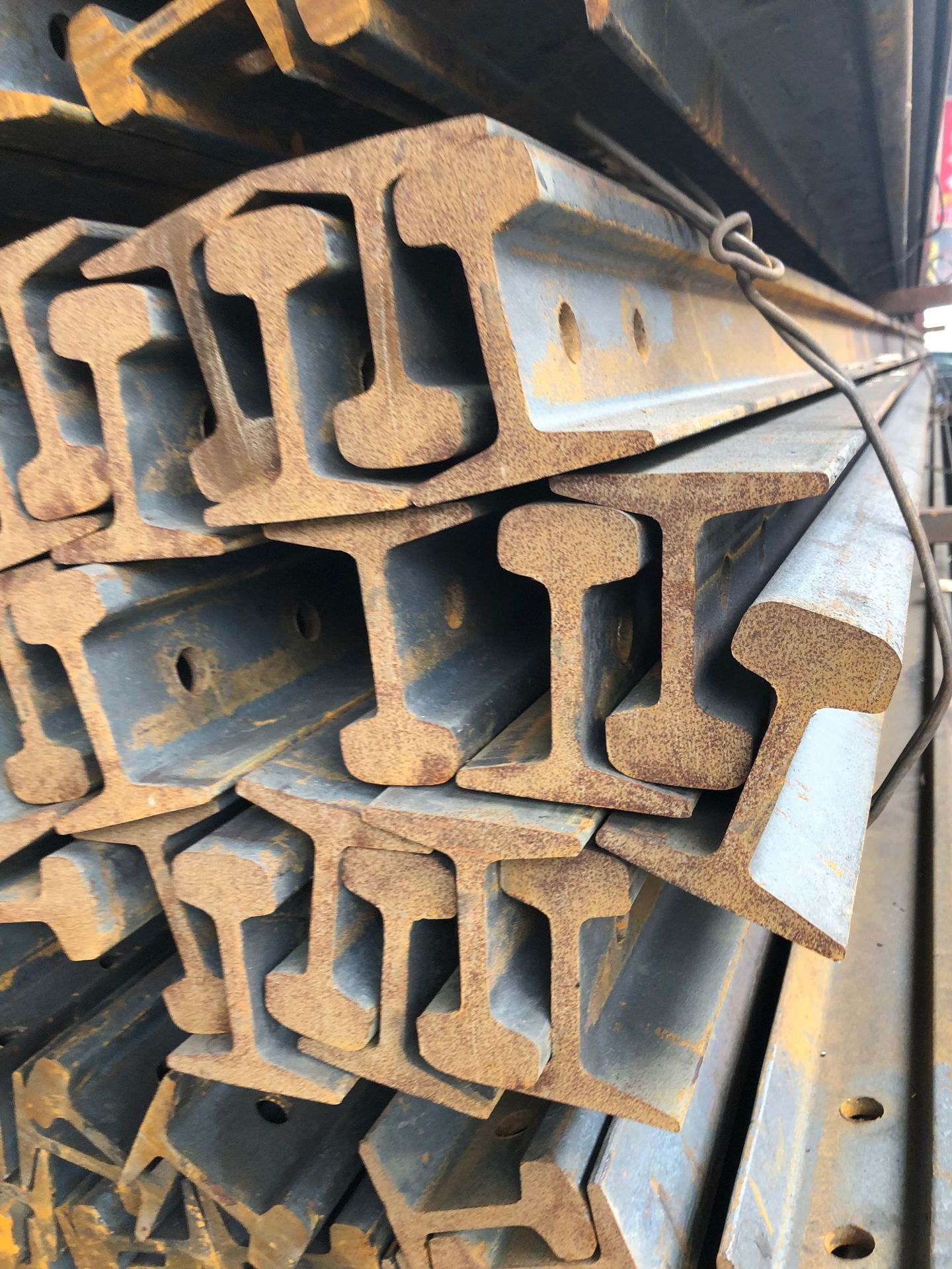 q235轻轨路轨钢材铁路轨道起重机钢轨轨道钢行车钢轨火车路轨钢