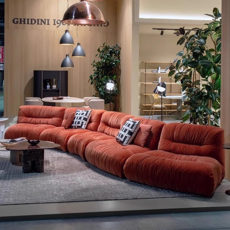 2024年米兰意式设计师款布艺极简北欧酒红色多人大厅弧形沙发定制