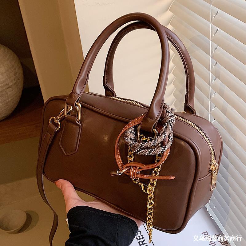 今年流行波士顿包包春秋2024新款小众设计女士斜挎包高级感手提包