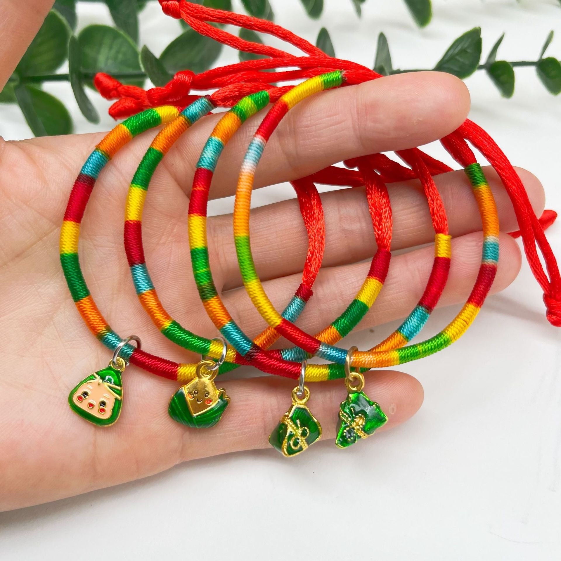 两元店热卖端午节五彩绳粽子手链手工编织合金滴油小粽子红绳手链