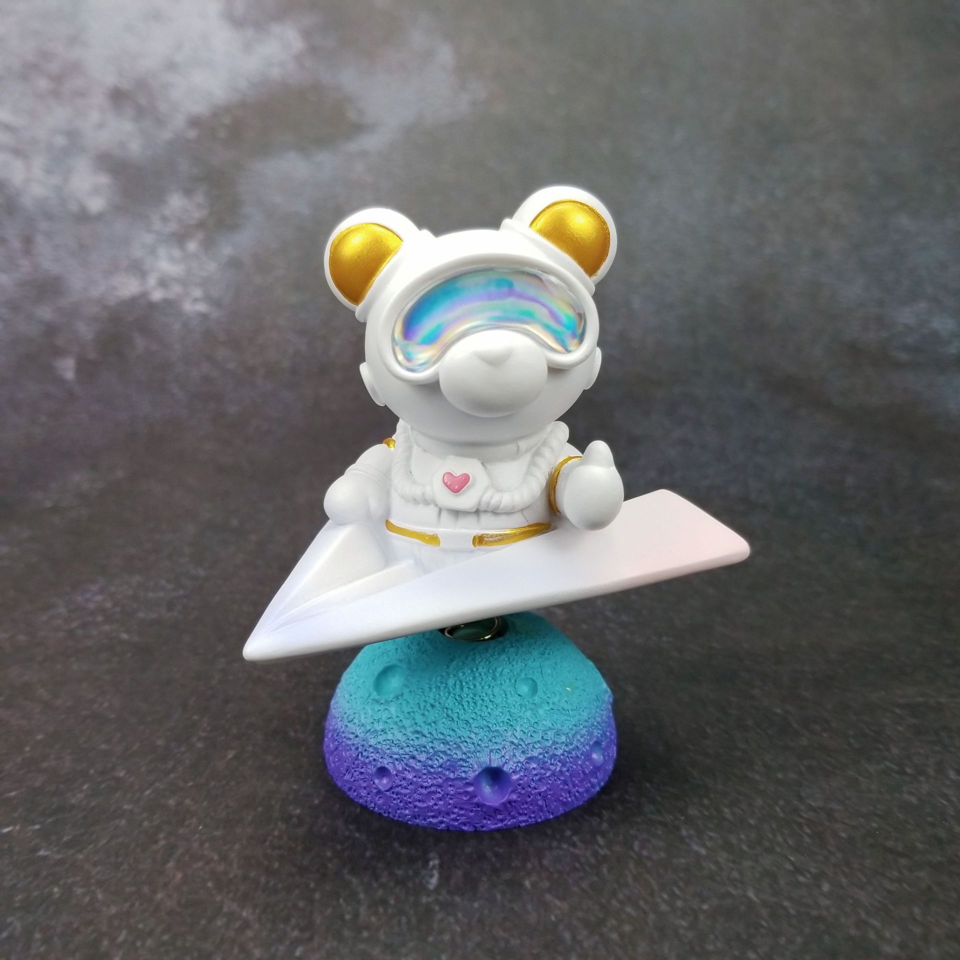 创意宇航员太空熊办公桌面礼品潮熊弹簧树脂摆件男孩卡通学生装饰