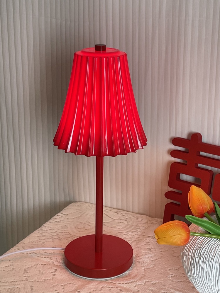 Wedding Gifts Happy Marriage Room Table Lamp Bride Dowry Pilot Lamp Bright Red Creative Small Night Lamp Bedroom Bedside