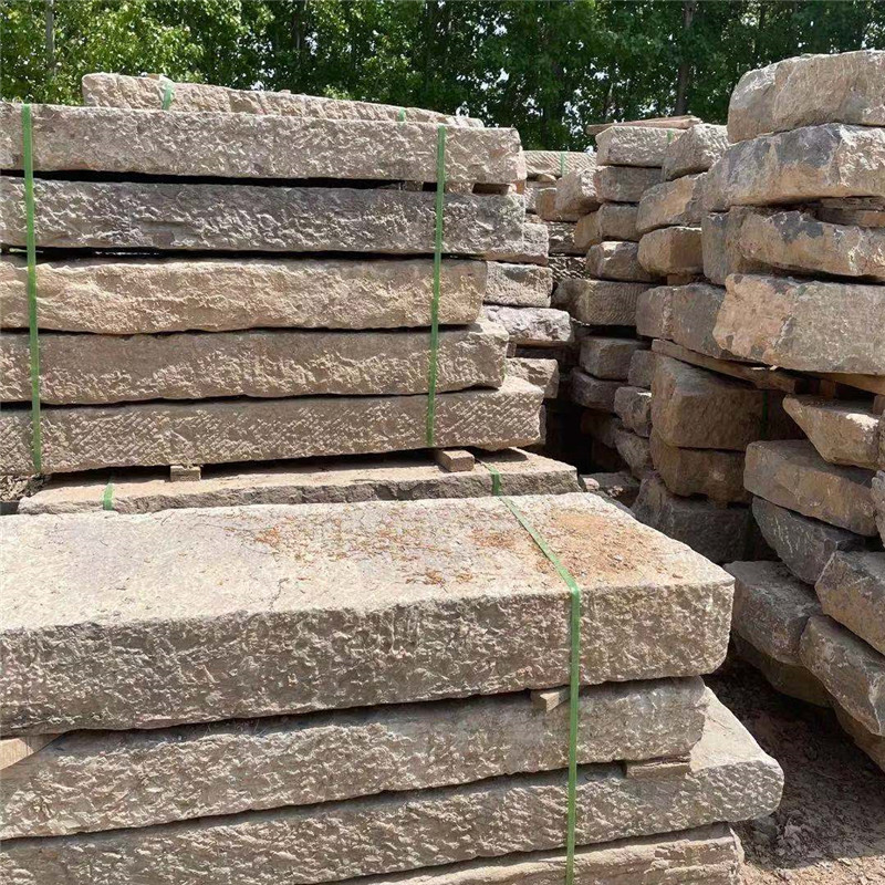 销售老石板铺路石 民间仿古毛石旧石条 公园别墅草坪铺地石