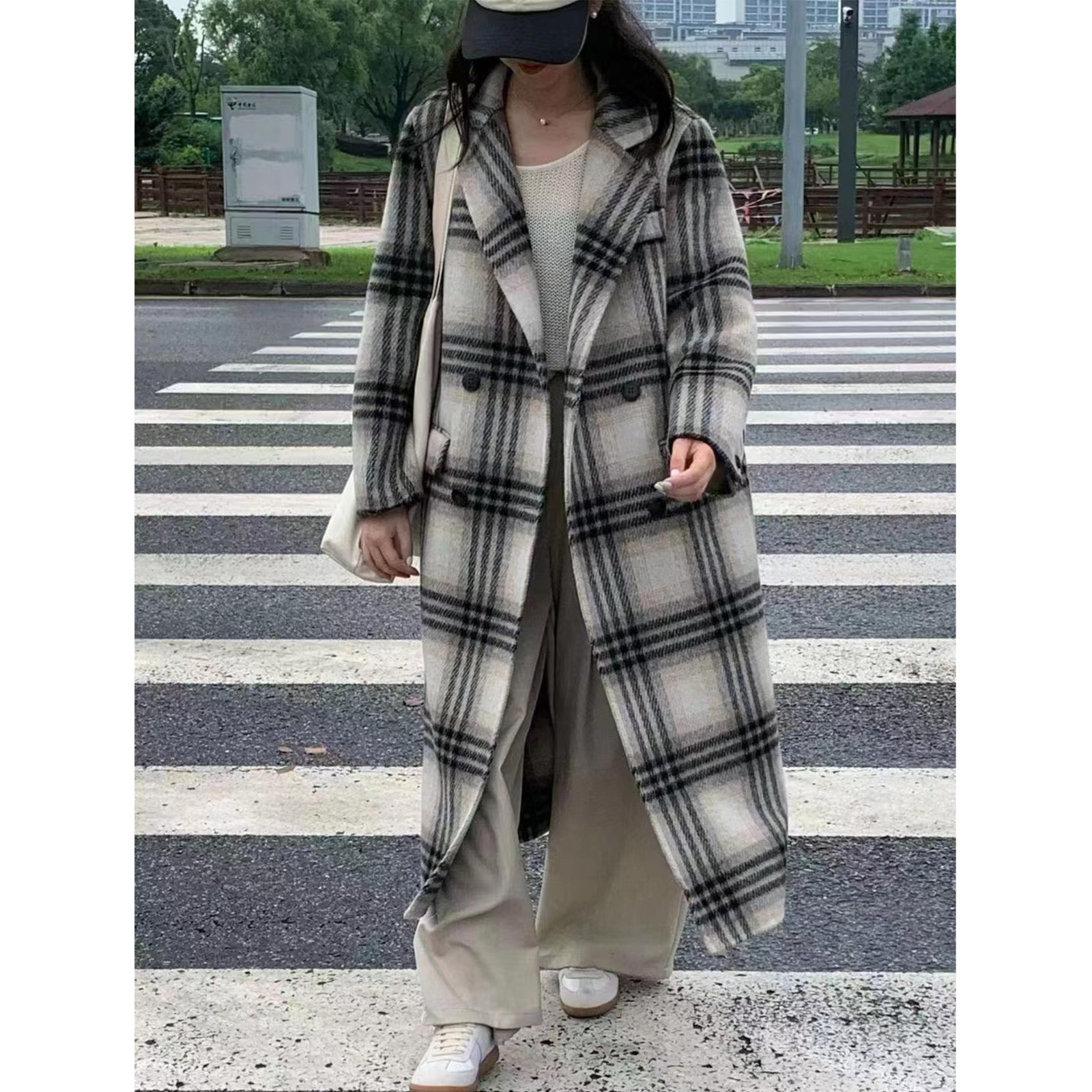 洋气时尚韩版羊毛绒双面呢大衣冬季新款高档女装宽松格子毛呢外套