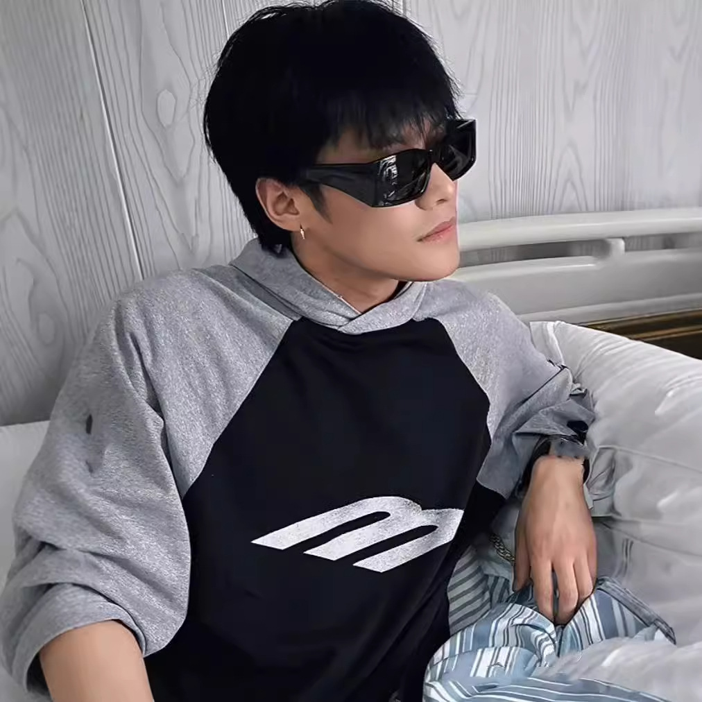 巴黎b家小杨哥同款m字母印花手绘涂鸦磨破拼色连帽七分袖帽衫长袖