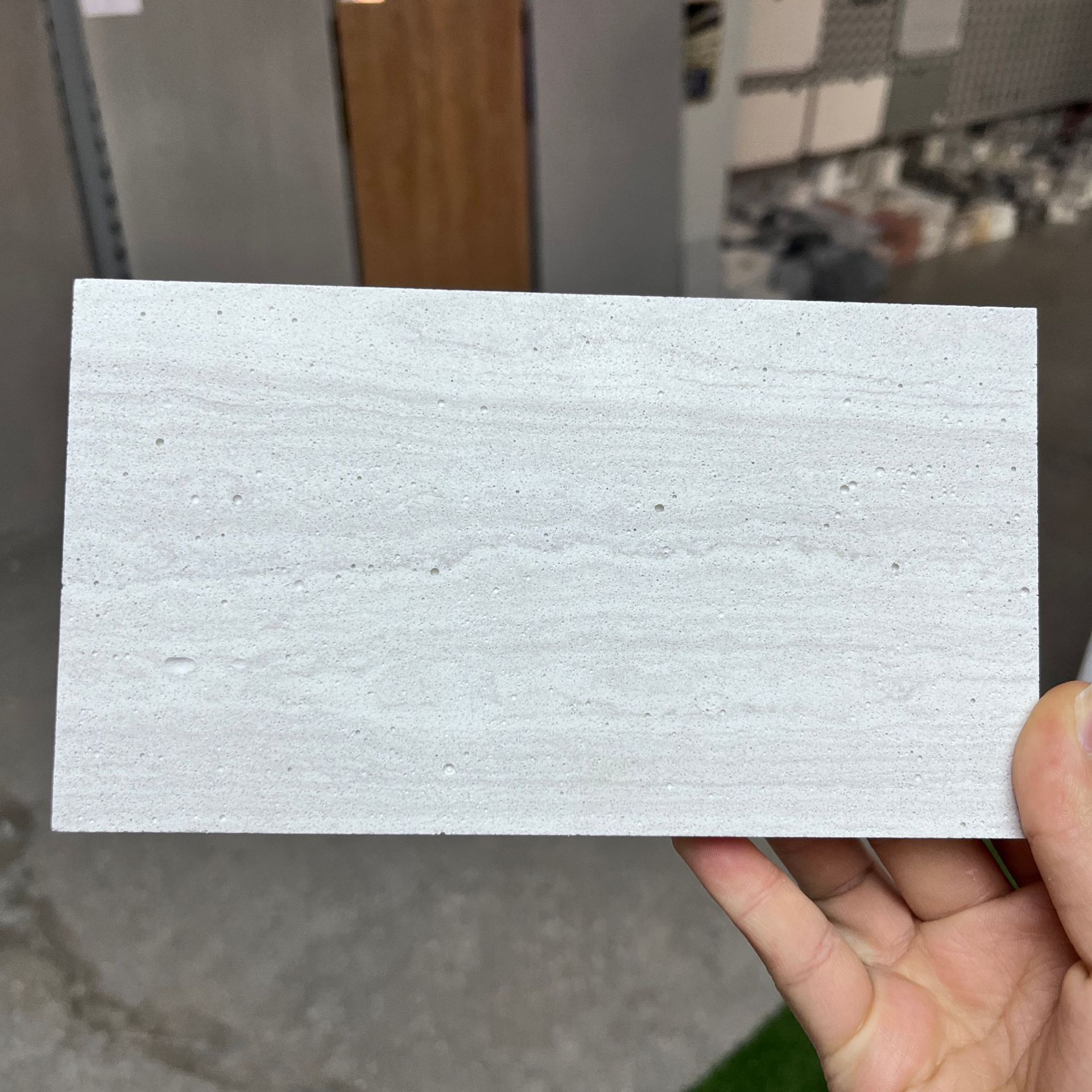 天蓝色系人造无机洞石黑直纹背景墙竖纹横纹纹洞石布洛嘉