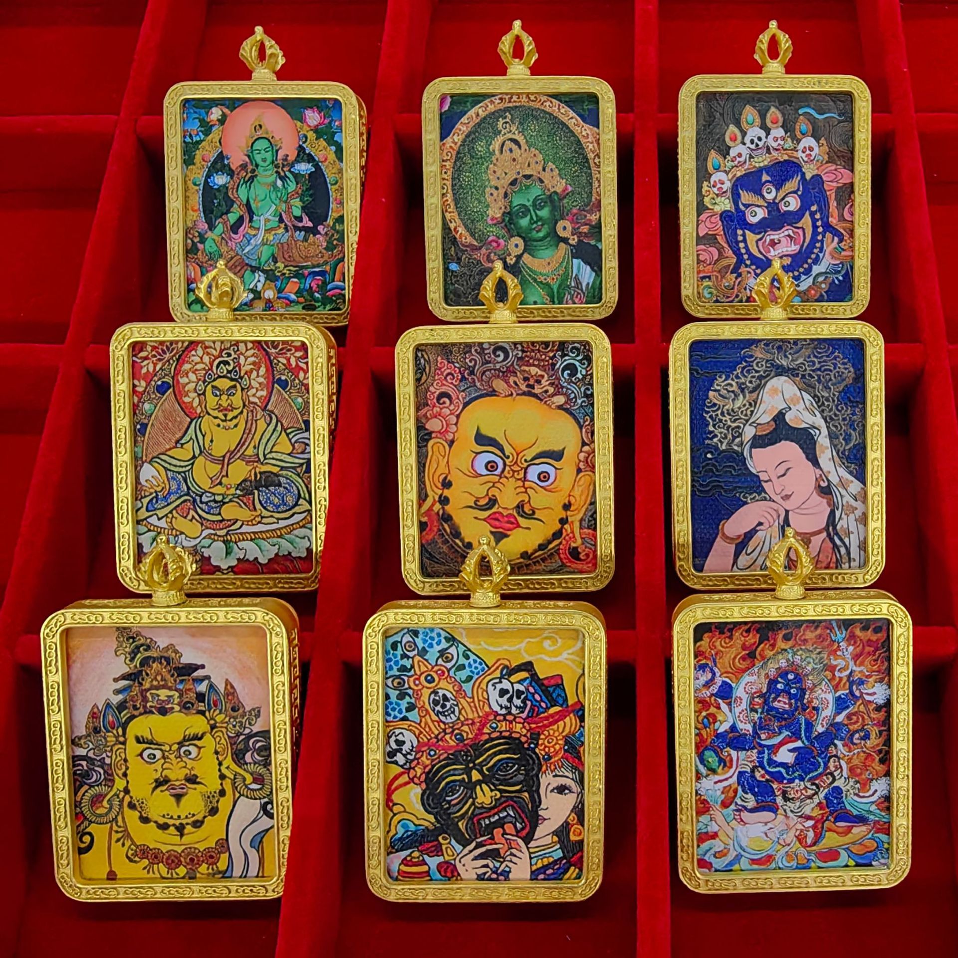 Golden Gawu Box Thangka Zachilam in the past Life Carry Small Thangka Yellow God of Wealth Buddha Head Pendant Wholesale