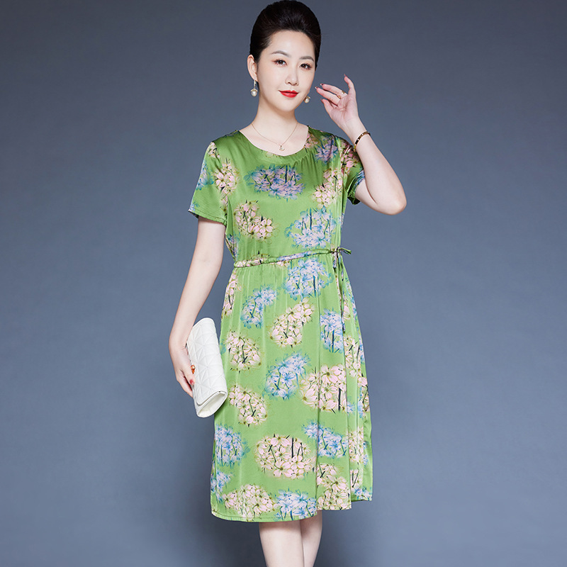 气质中老年女装真丝连衣裙2024夏新款妈妈宽松印花桑蚕丝中长裙子