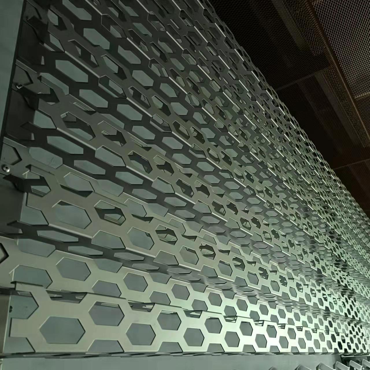 河北不锈钢冲孔网厂家 奥迪4s店门头六角孔冲孔折弯 金属板穿孔网