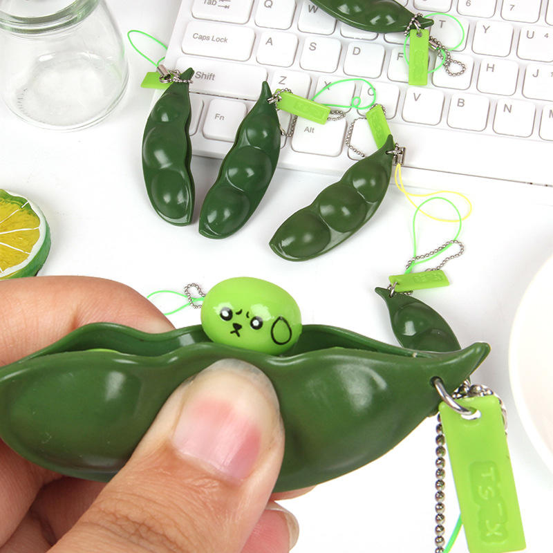 跨境工厂现货减压挤压毛豆减压豌豆荚钥匙扣挂件解压发泄毛豆玩具