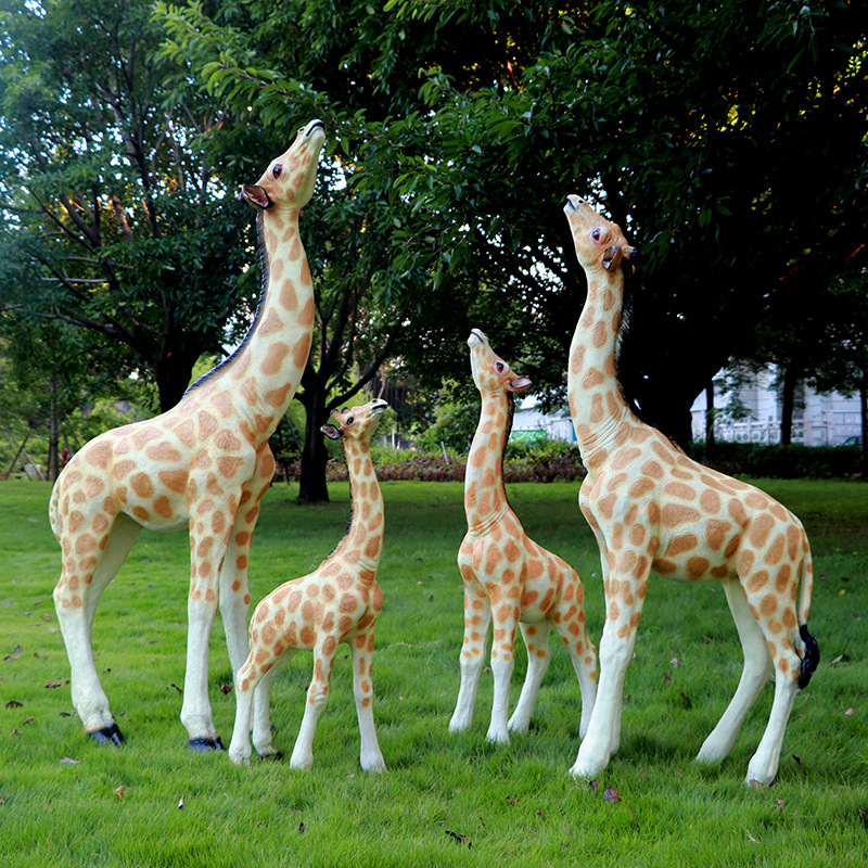 室外大仿真长颈鹿玻璃钢雕塑假野生动物模型园区景观装饰草地摆件