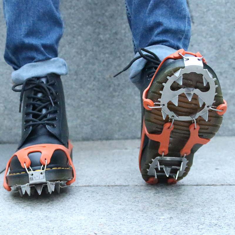 雪地冰爪防滑鞋套下雪天户外路面防摔鞋钉冰面上登山专业冰抓鞋套