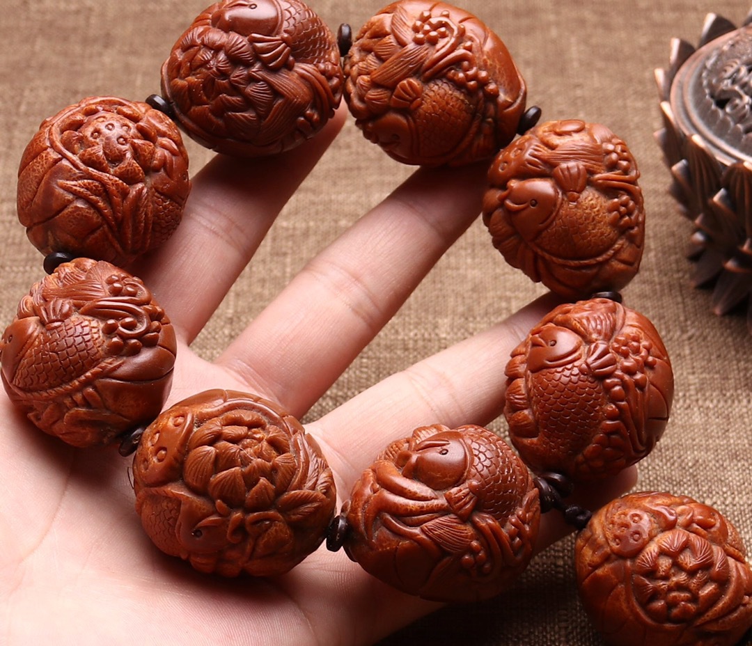 印尼超大橄榄核文玩老料进口雕刻鲤鱼戏莲恶僧笑脸单籽男女手把件