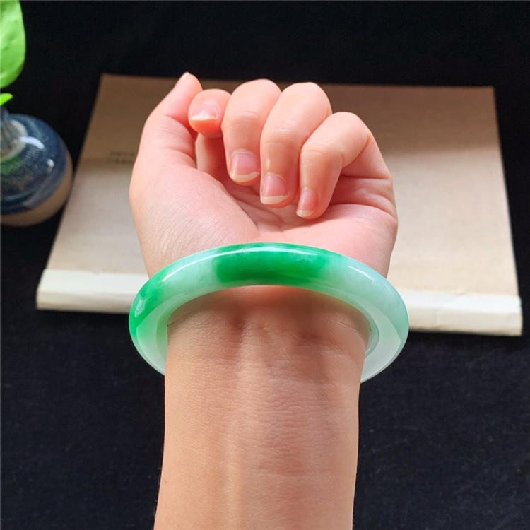 缅甸珠宝玉石阳绿翡翠手镯冰种糯种冰飘花帝王绿细条玉镯玉手镯女