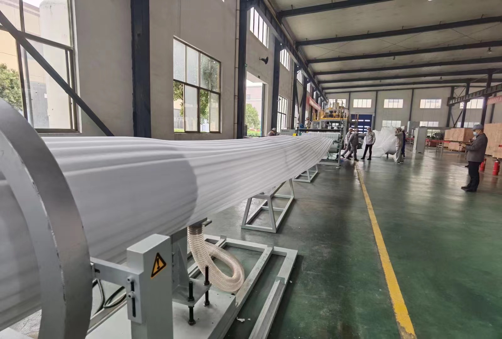 超临界co2发泡epe珍珠棉设备,co2发泡epe发泡膜生产线现场生产很