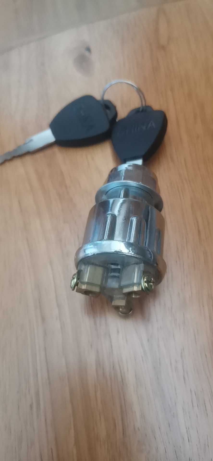 汽车配件电源锁点火锁应急电源电工电气收音机普通款423普通款424