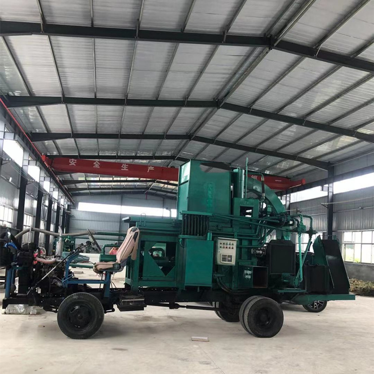 自走式牛羊饲料打包机玉米秸秆饲料压块机全自动秸秆粉碎打包机