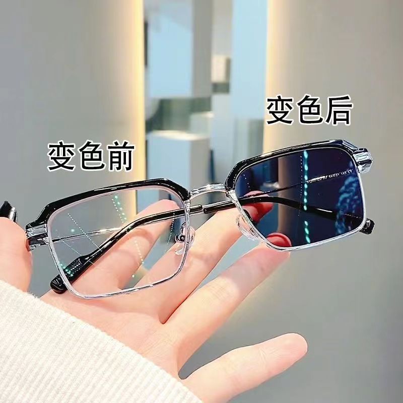 Photosensitive Color Changing Glasses HD Eyebrow Men‘s Anti-Blue Light Explosion Reading Glasses Metal Fashion Classic Presbyopic Glasses