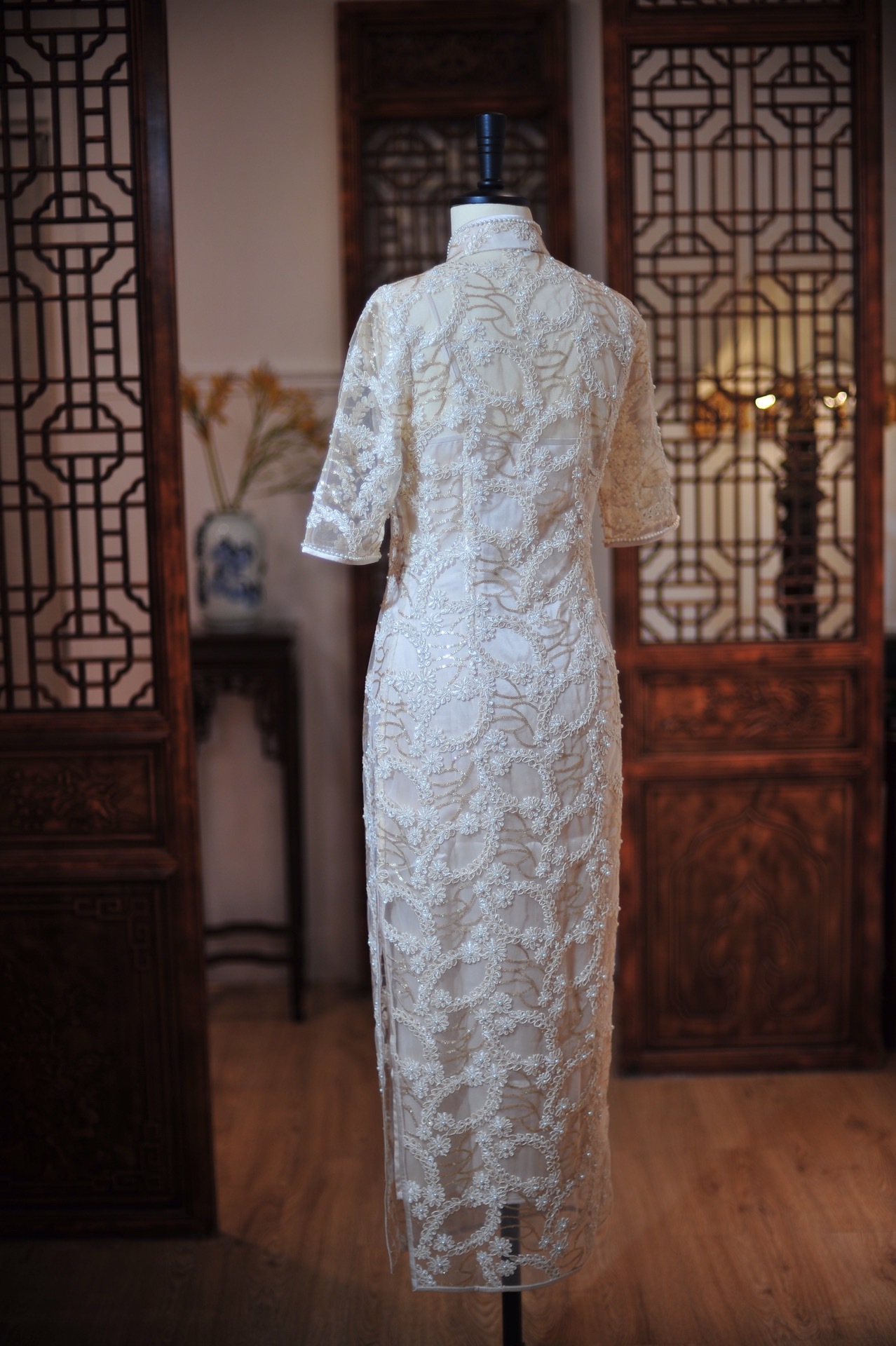 司藤同款 厂家直销金色亮片独立钉珠股线立体刺绣花朵带花边旗袍