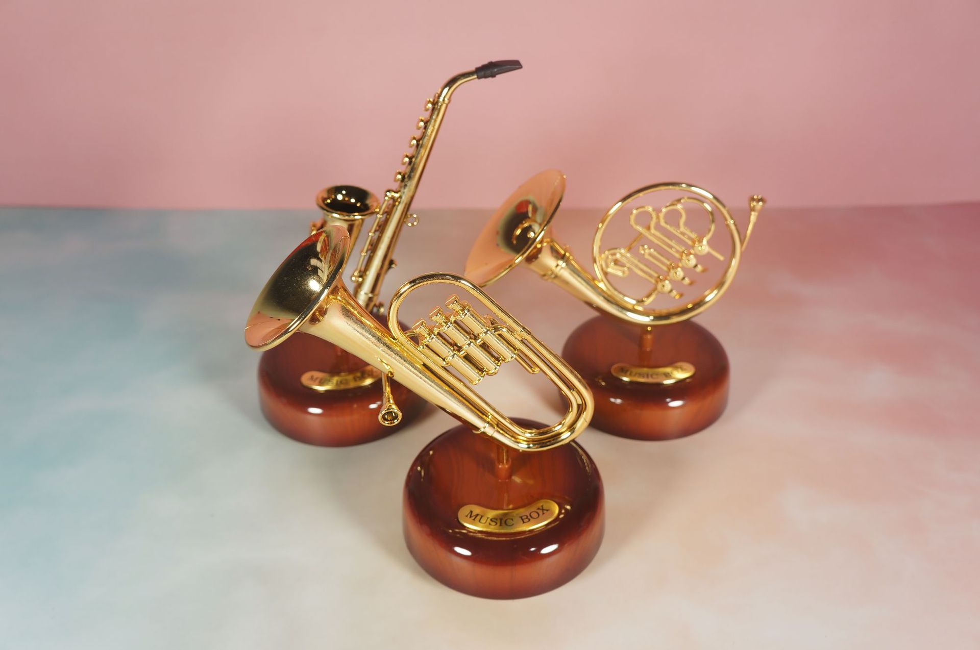 新品乐器八音转音乐盒创意摆饰萨克斯小号圆号乐器上链发条八音盒