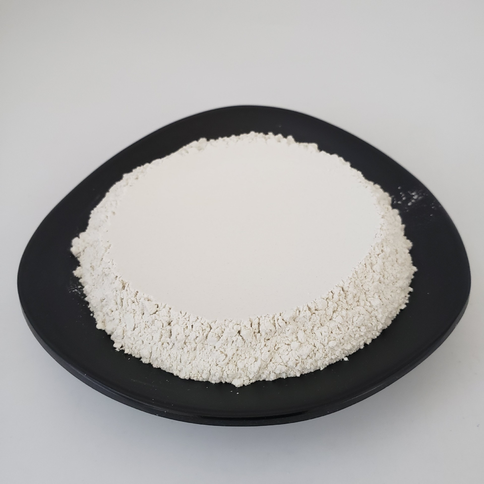 厂家供应 钙基膨润土 白色钠基膨润土 饲料用高粘度膨润土